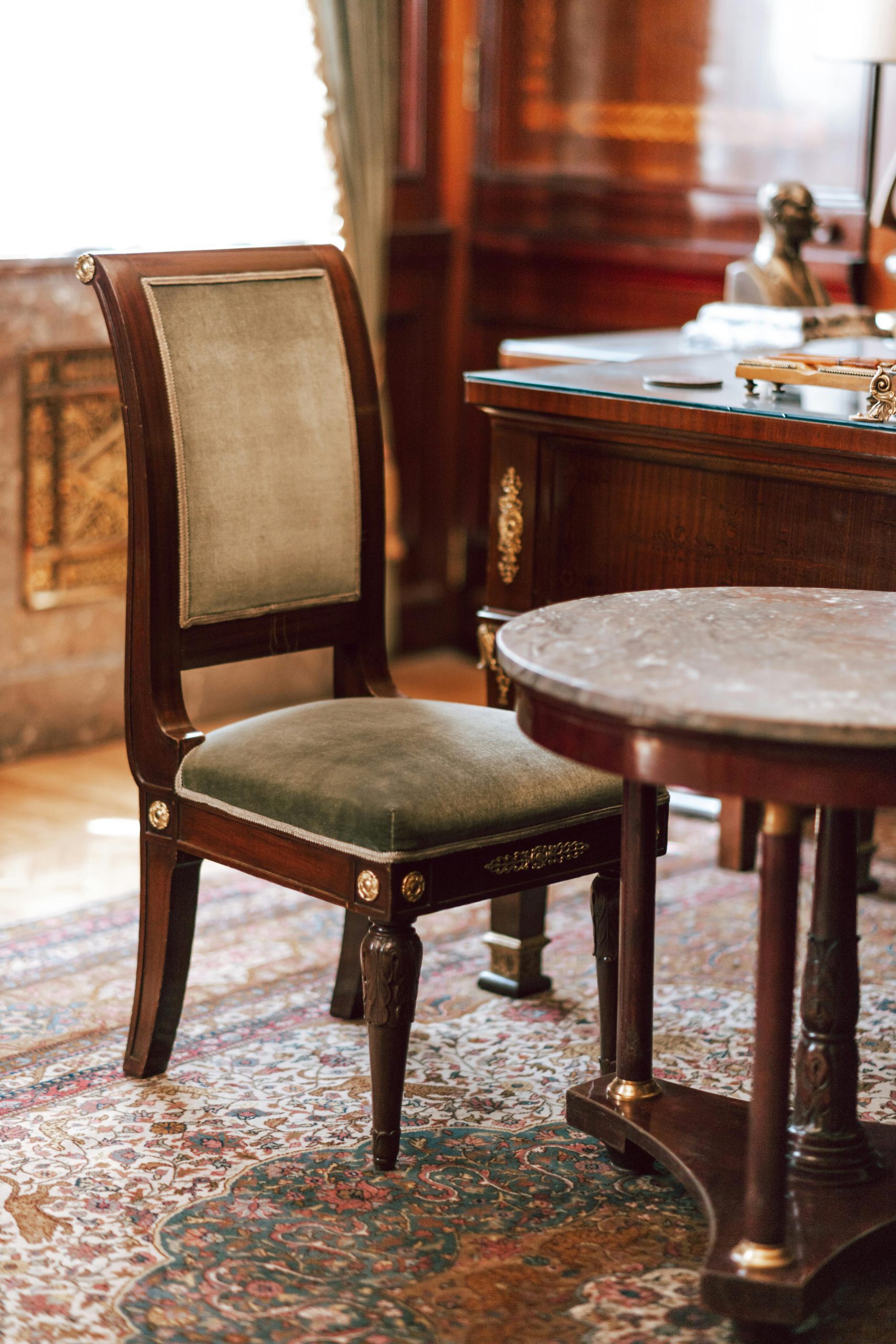 Succession et antiquaire — meubles anciens